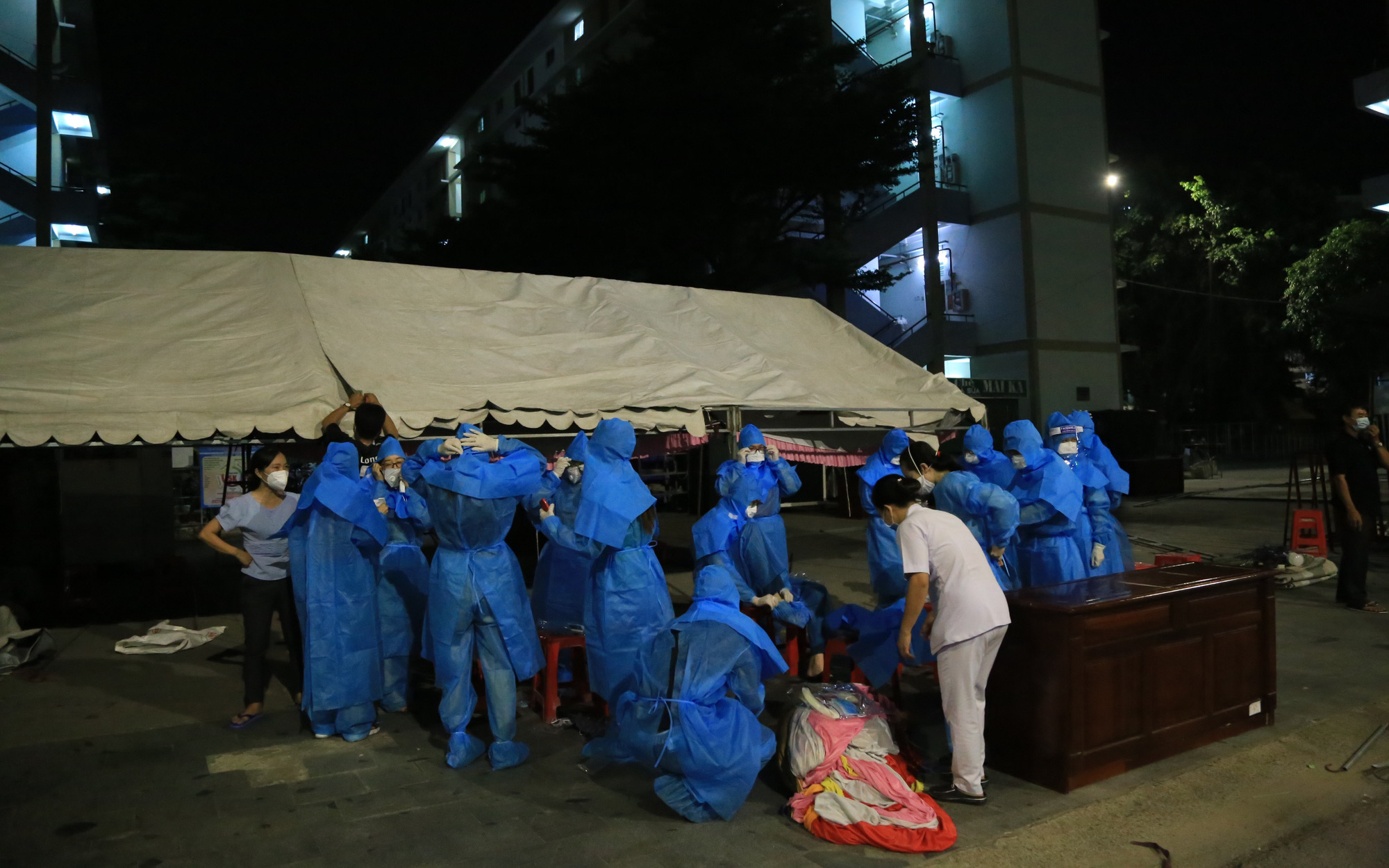 350 cán bộ, sinh viên ĐH Y Hà Nội vào Bình Dương hỗ trợ phòng chống dịch Covid-19