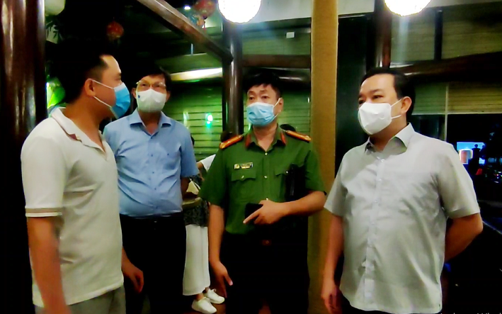Kiểm tra đột xuất cơ sở kinh doanh dịch vụ ăn uống trong đêm, Phó Chủ tịch Hà Nội chỉ đạo "nóng"