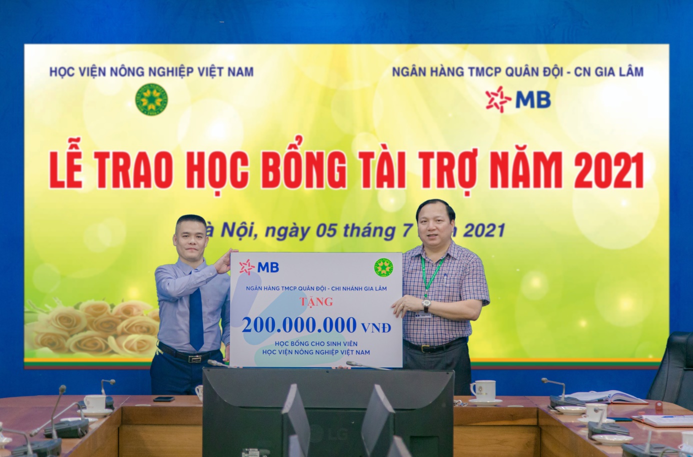 MB 200 triệu đồng học bổng cho Học viện Nông nghiệp Việt Nam - Ảnh 3.