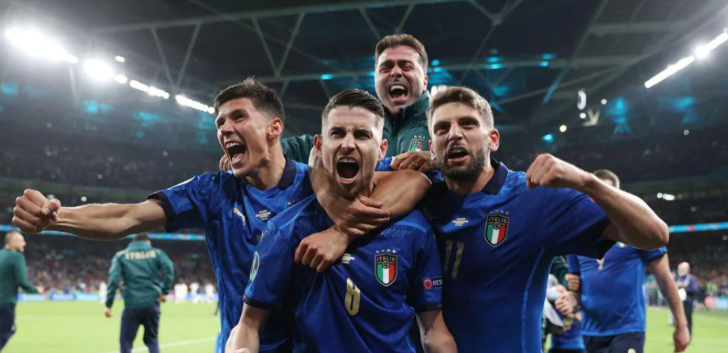 Đưa Italia vào chung kết EURO 2020, Jorginho được đề cử Quả Bóng Vàng - Ảnh 2.