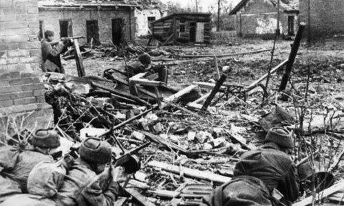 Dùng rìu và lựu đạn, anh hùng Liên Xô tiêu diệt 23 lính Đức - Ảnh 2.