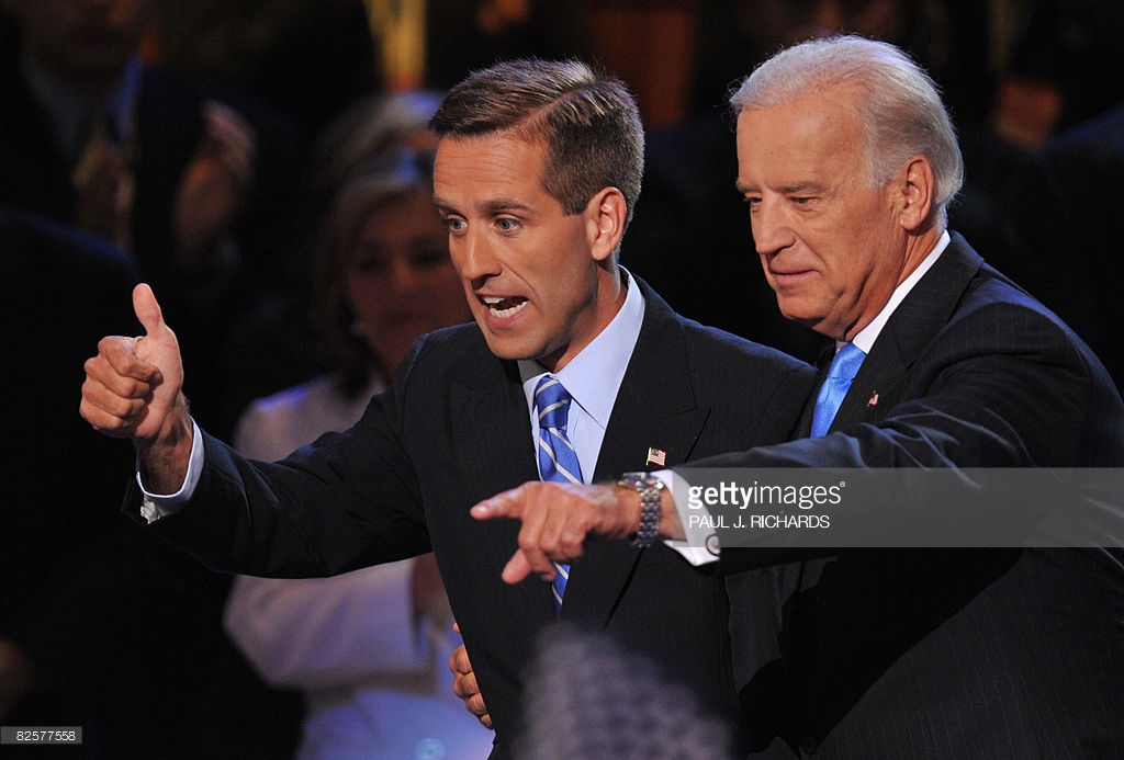 “Hứa với con, Ba nhé”: Hồi ký cảm động về tình cha con của Tổng thống Joe Biden - Ảnh 2.