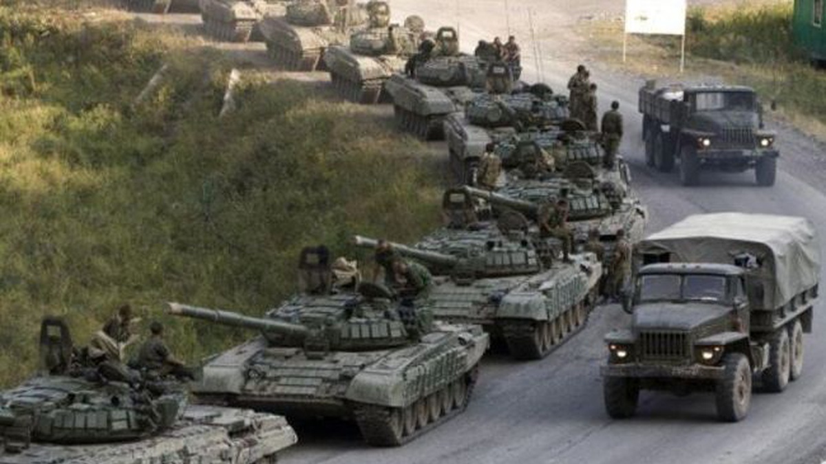 Nga tăng cường xe tăng hiện đại nhất đến Crimea, điều gì đang xảy ra? - Ảnh 1.