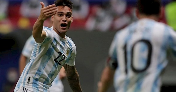 Kết quả Copa America 2021 ngày 7/7: Thắng ở loạt &quot;đấu súng&quot;, Messi và Argentina vào chung kết - Ảnh 1.