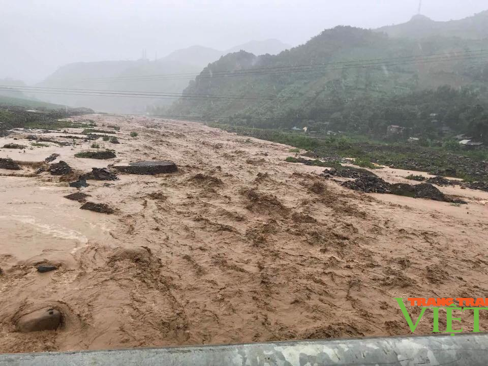 Sơn La: Mưa lớn, một cháu bé bị lũ cuốn tử vong - Ảnh 1.