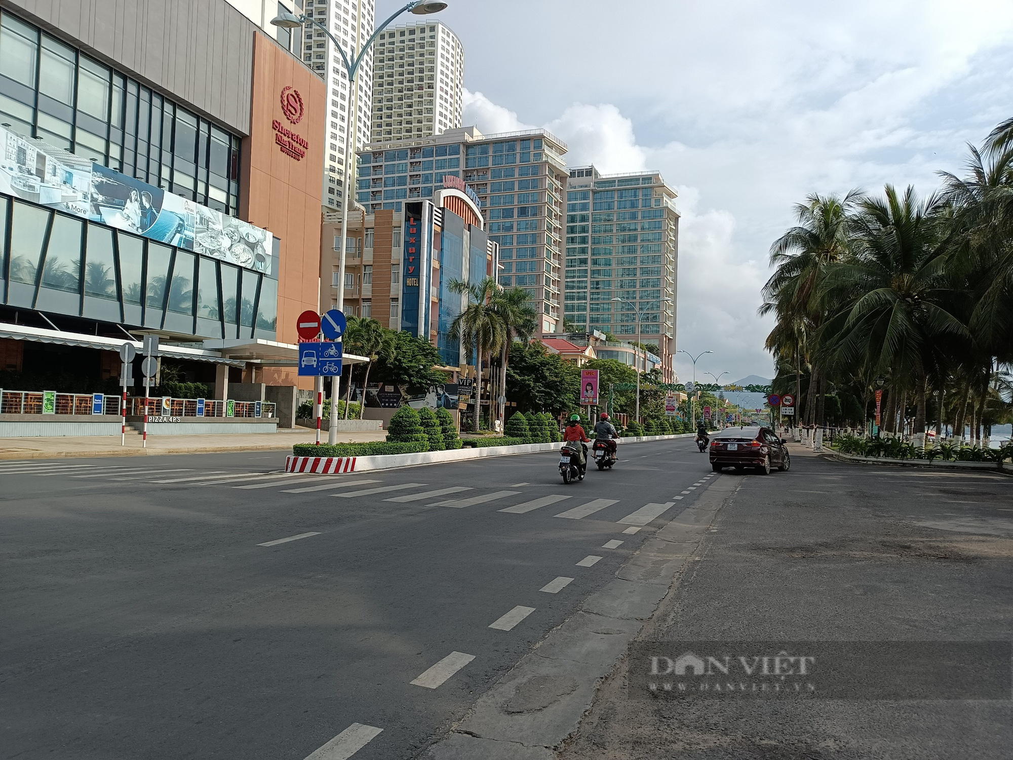 Dịch Covid-19:Ngày đầu tiên thực hiện Chỉ thị 16, TP.Nha Trang vắng bóng người đi đường - Ảnh 2.