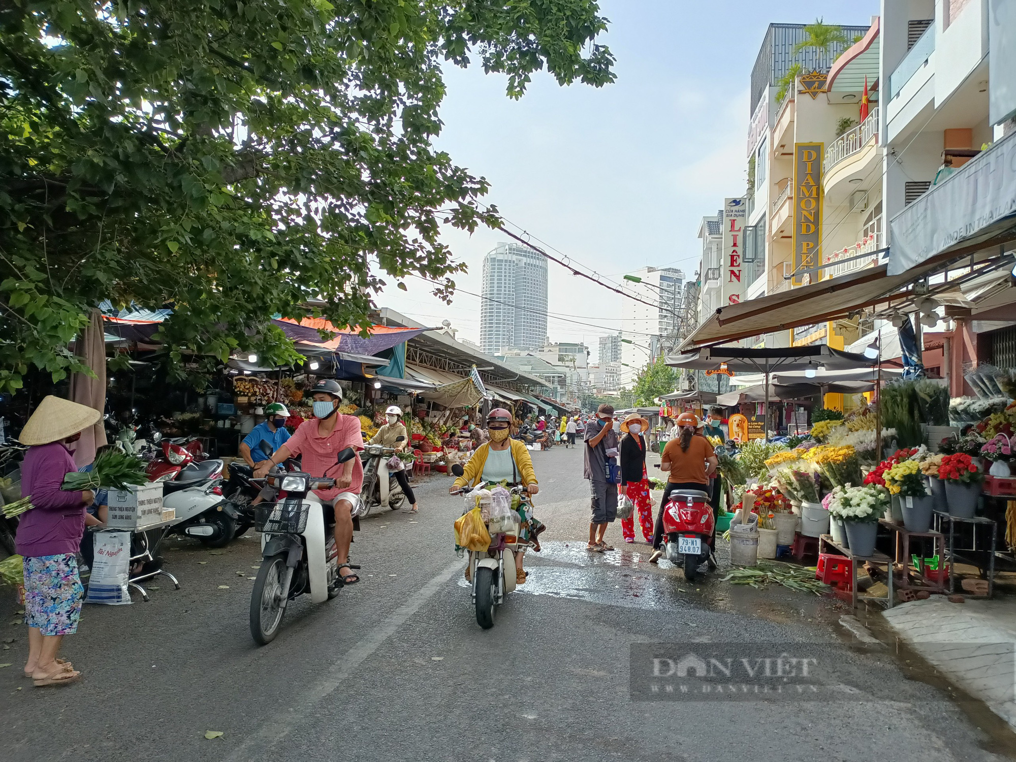 Dịch Covid-19:Ngày đầu tiên thực hiện Chỉ thị 16, TP.Nha Trang vắng bóng người đi đường - Ảnh 4.