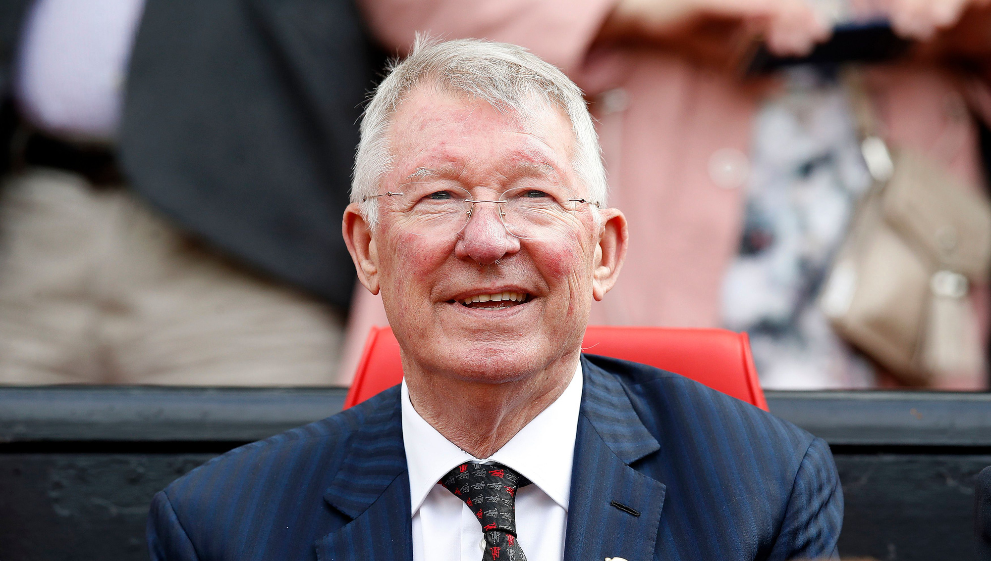 Nghỉ hưu đã lâu, Sir Alex Ferguson vẫn kiếm được hàng triệu bảng Anh mỗi năm - Ảnh 1.