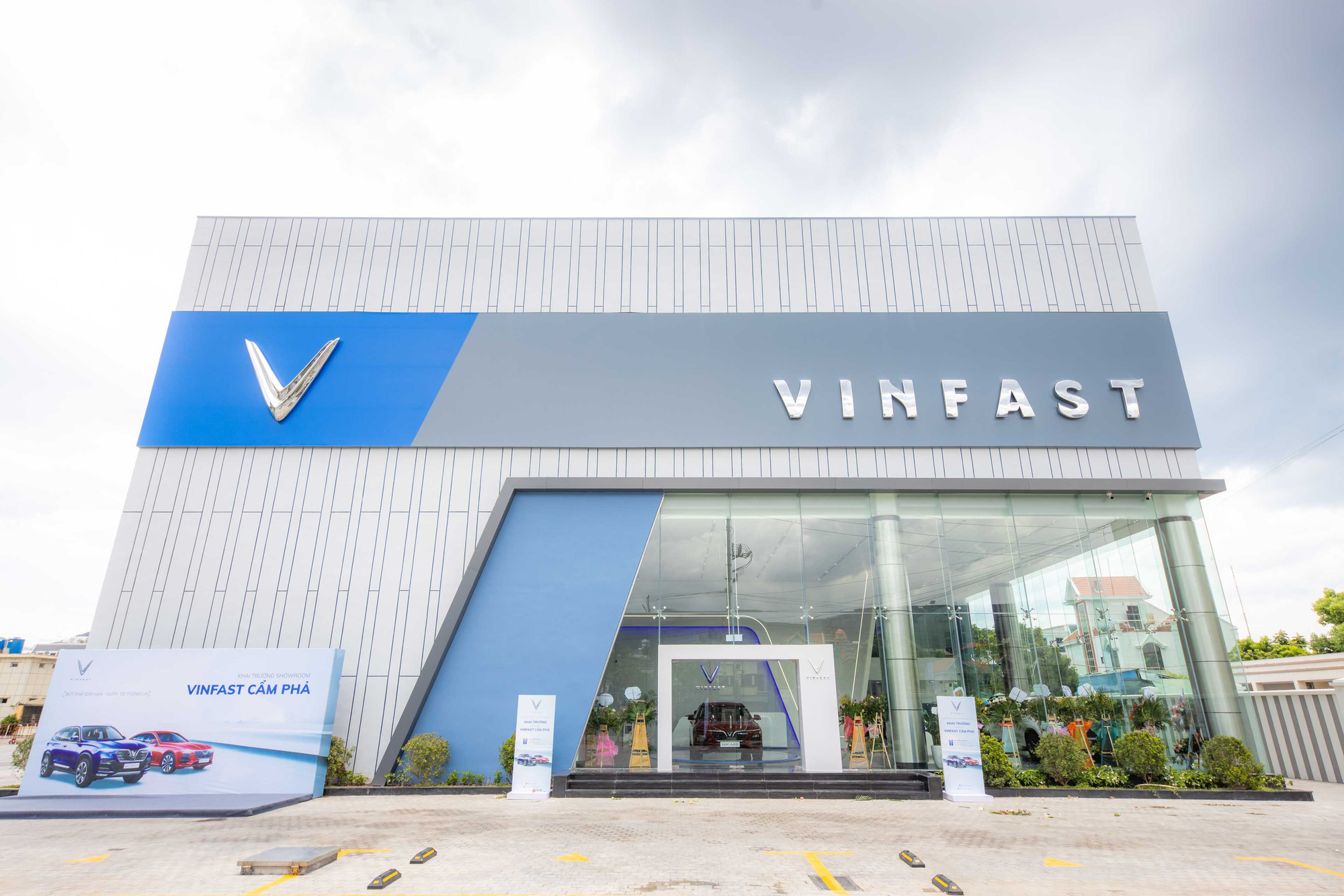 VinFast khai trương showroom 3S Cẩm Phả, &quot;trình làng&quot; diện mạo hoàn toàn mới - Ảnh 1.