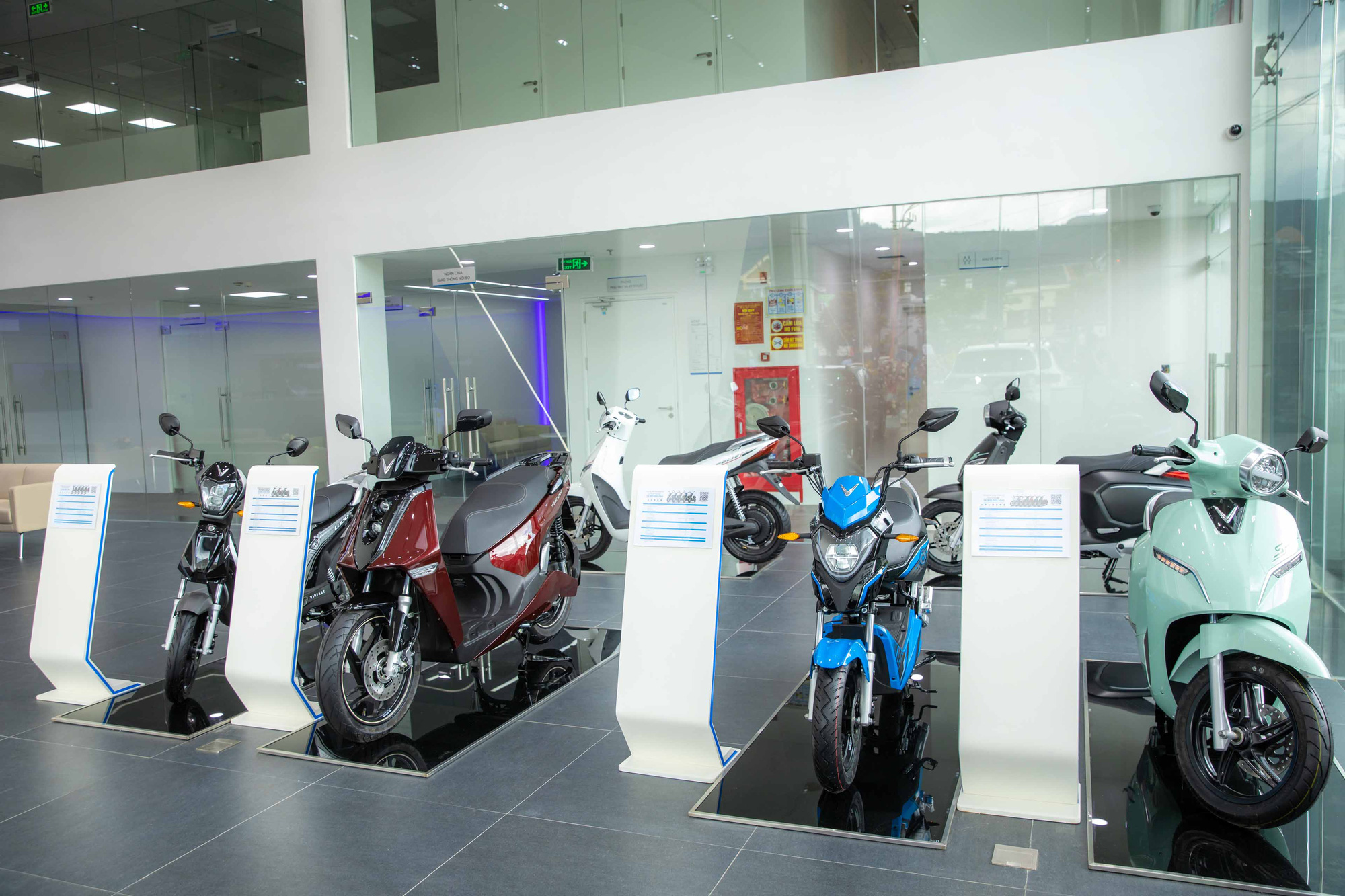 VinFast khai trương showroom 3S Cẩm Phả, &quot;trình làng&quot; diện mạo hoàn toàn mới - Ảnh 3.