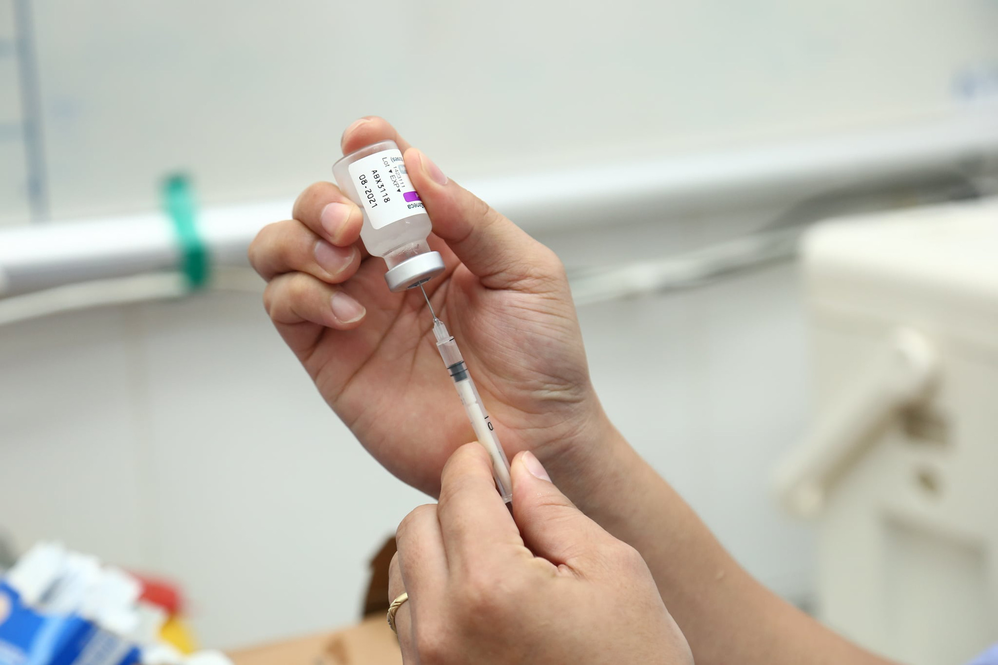 Bộ Y tế cho phép 1 công ty nhập khẩu 5 triệu liều vắc xin Covid-19 - Ảnh 1.