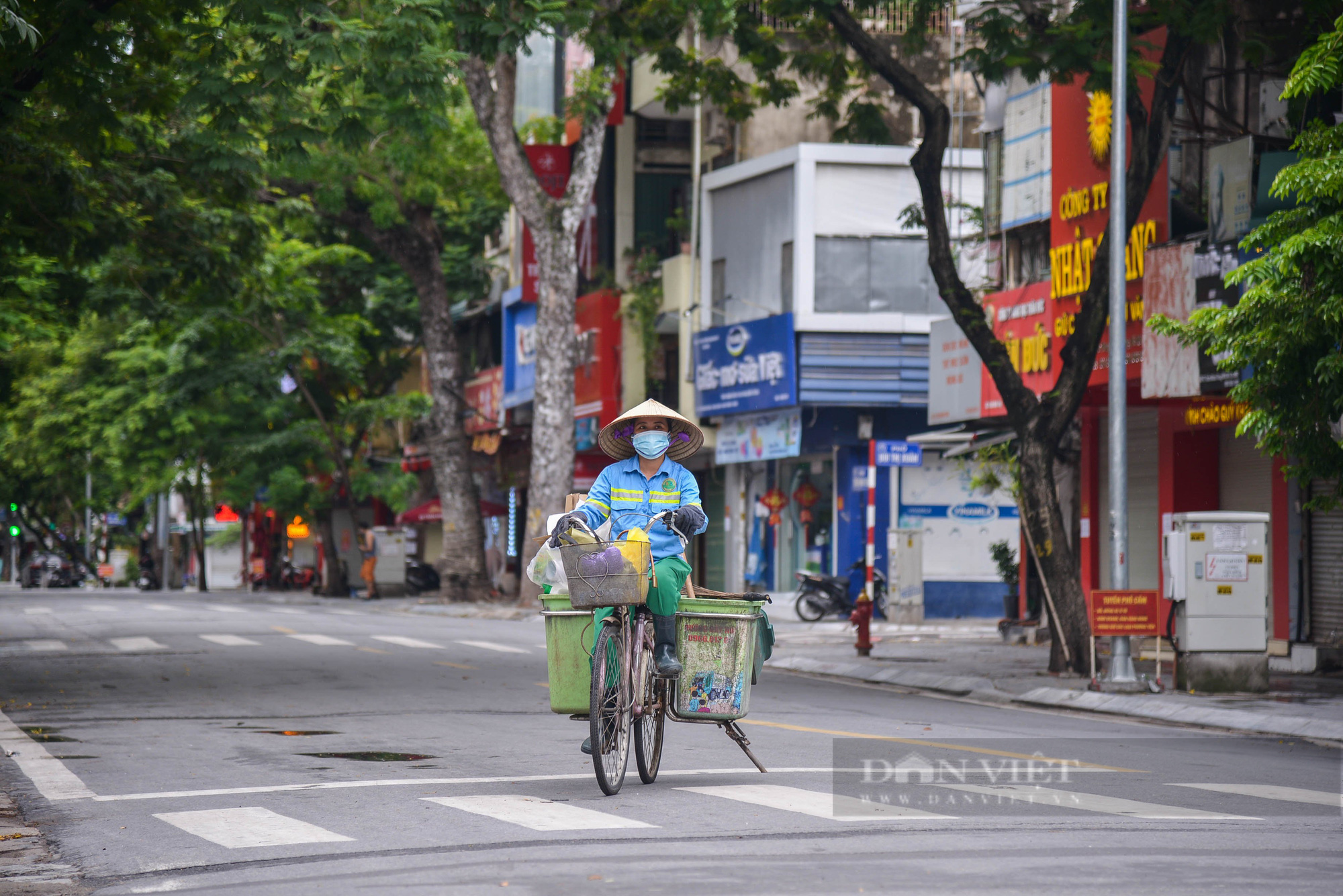 Công nhân vệ sinh môi trường: 'Thất thu' nhẹ mùa dịch, việc nhiều hơn - Ảnh 11.