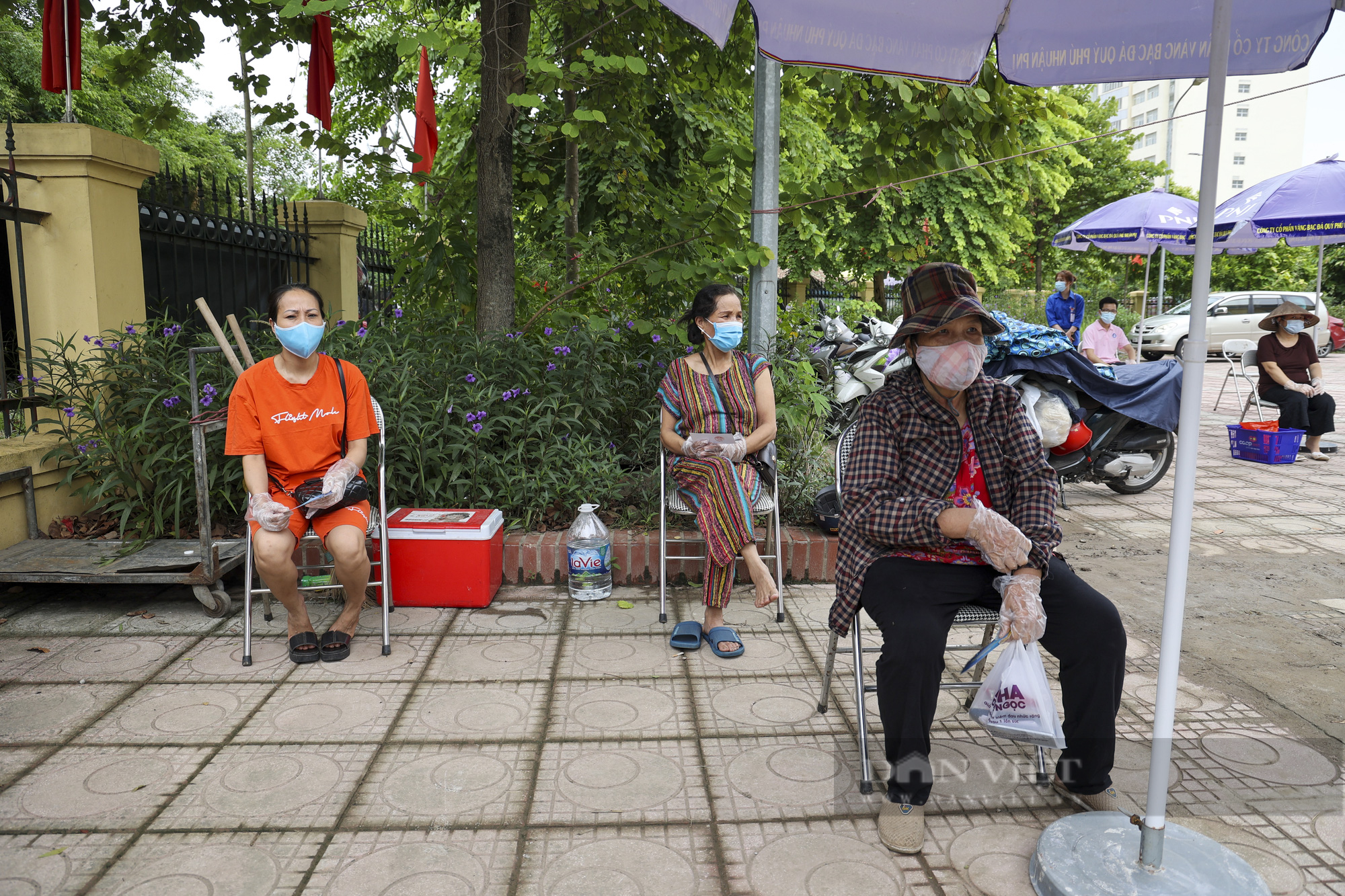 Những người khó khăn đi siêu thị 0 đồng được mua 400.000: &quot;Ấm lòng giữa mùa dịch Covid-19&quot; - Ảnh 3.