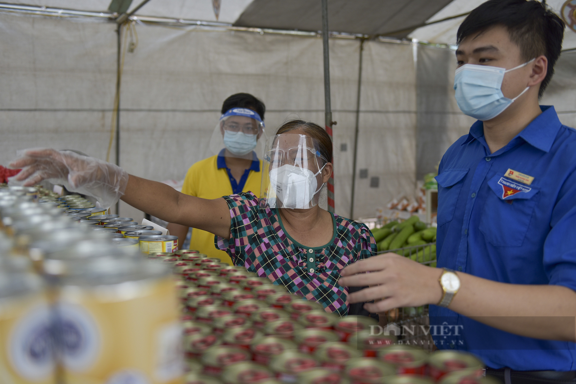 Những người khó khăn đi siêu thị 0 đồng được mua 400.000: &quot;Ấm lòng giữa mùa dịch Covid-19&quot; - Ảnh 7.