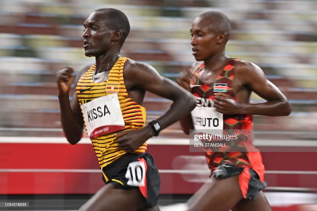 Kỷ lục gia marathon giải mã chiến thuật lạ của VĐV chạy 10.000m Uganda - Ảnh 2.
