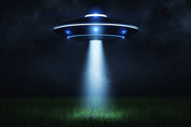 'Nhà du hành thời gian đến từ năm 2714' tuyên bố UFO sẽ hạ cánh trong trận mưa sao băng Perseids - Ảnh 2.