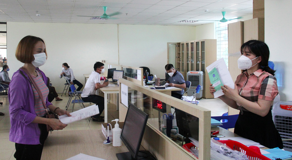Mặc dù dịch bệnh Covid-19 vẫn diễn biến phức tạp nhưng Trung tâm Dịch vụ việc làm tỉnh Bắc Giang vẫn nỗ lực giải quyết bảo hiểm thất nghiệp, trợ cấp thất nghiệp cho lao động. Ảnh: TTDVVL Bắc Giang