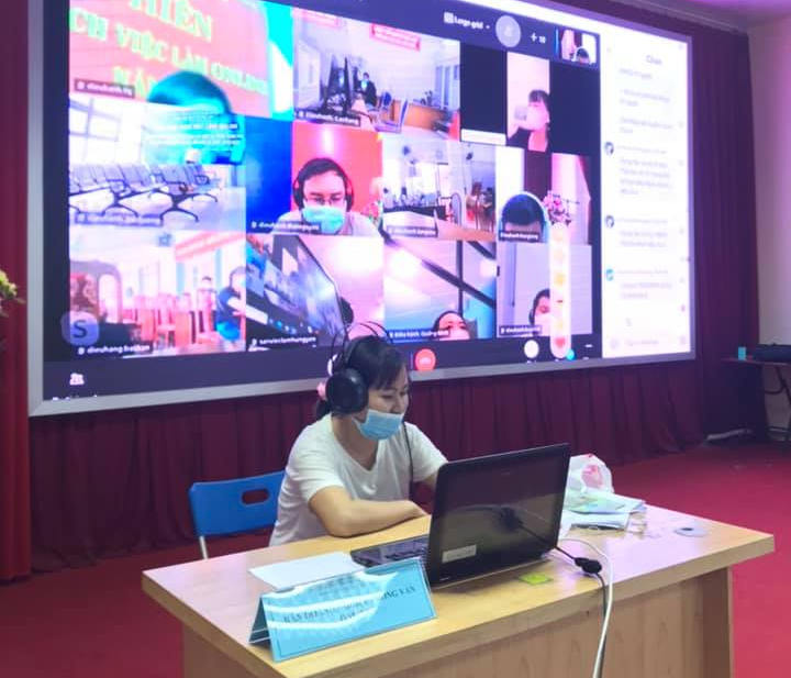 Trung tâm Dịch vụ việc làm tỉnh Bắc Giang tăng cường các phiên giao dịch việc làm online, kết nối nhiều tỉnh thành để tư vấn, giới thiệu việc làm. Ảnh: TTDVVL