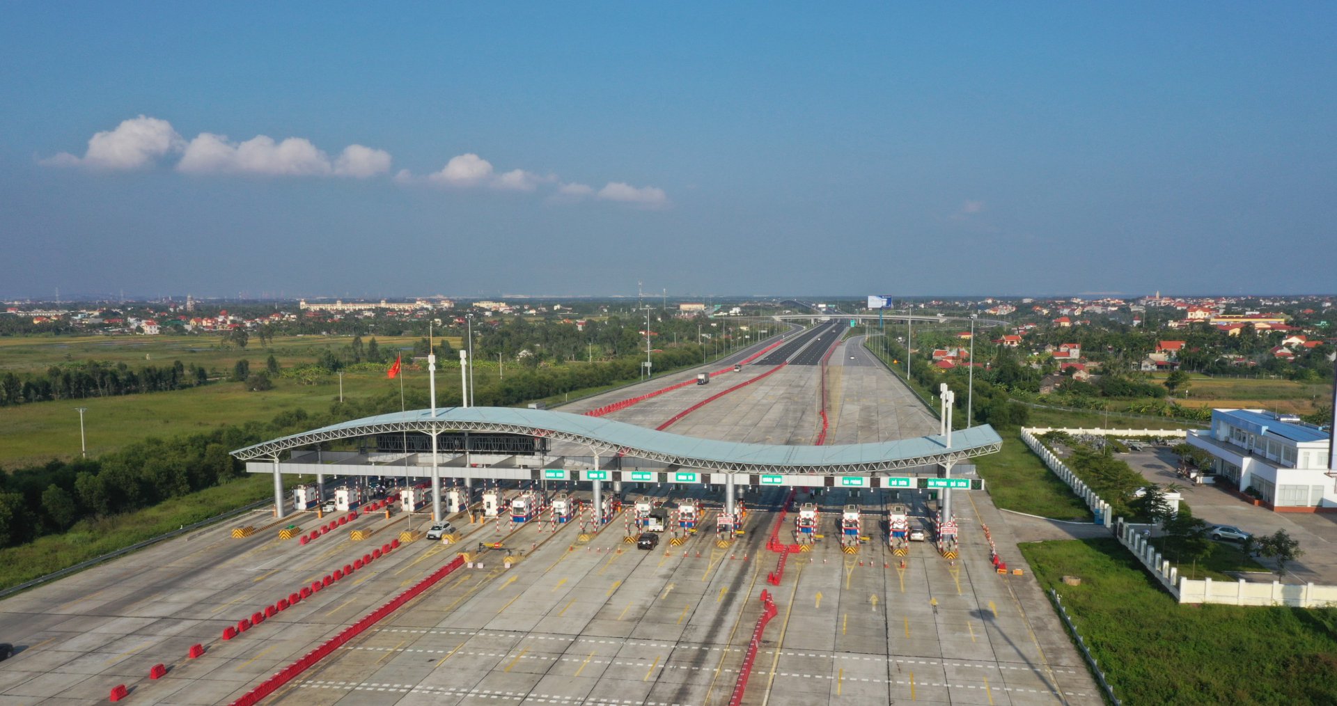 Cao tốc Hà Nội - Hải Phòng sẽ từ chối phương tiện chưa dán thẻ thu phí không dừng - Ảnh 1.