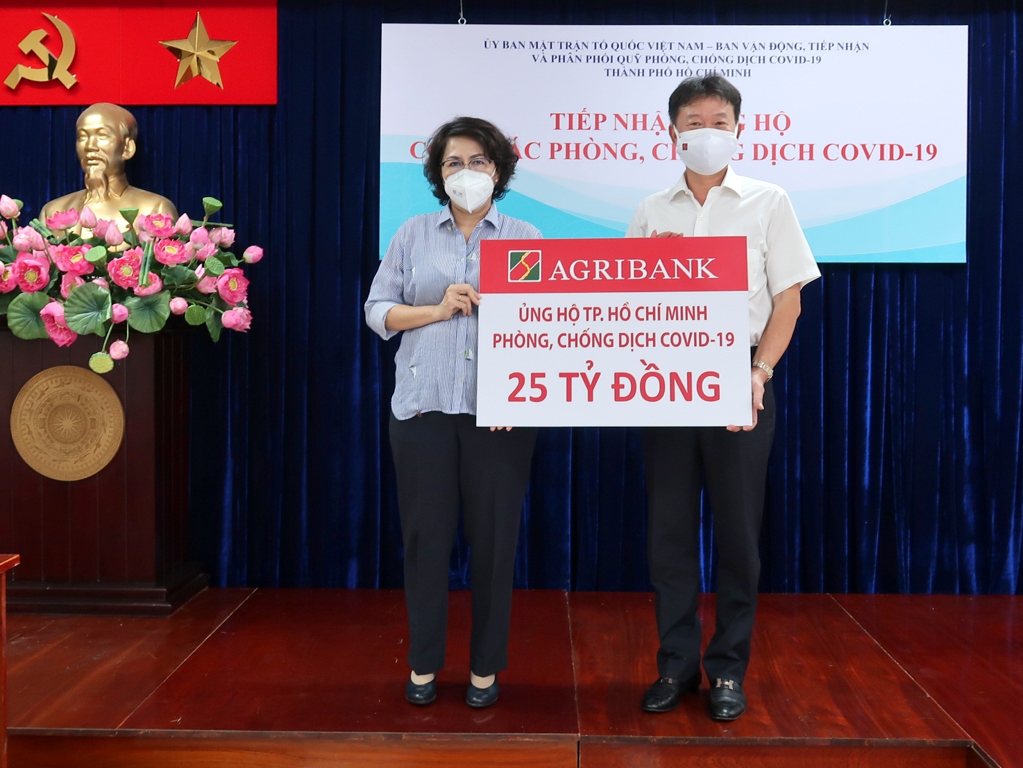 Agribank ủng hộ TP. Hồ Chí Minh 25 tỷ đồng phòng, chống dịch Covid-19 - Ảnh 1.