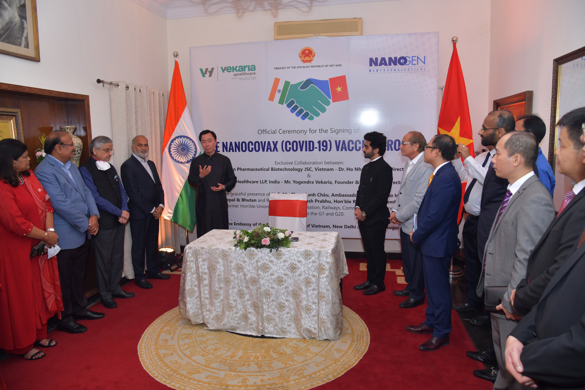 Công ty của Ấn Độ và Việt Nam ký thỏa thuận hợp tác sản xuất, phân phối vaccine Nanocovax - Ảnh 2.