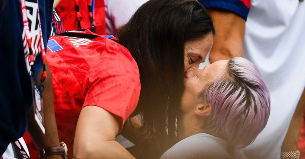 Chuyện tình của cặp VĐV Olympic đồng tính nữ: Giới mày râu tiếc ngẩn ngơ - Ảnh 8.
