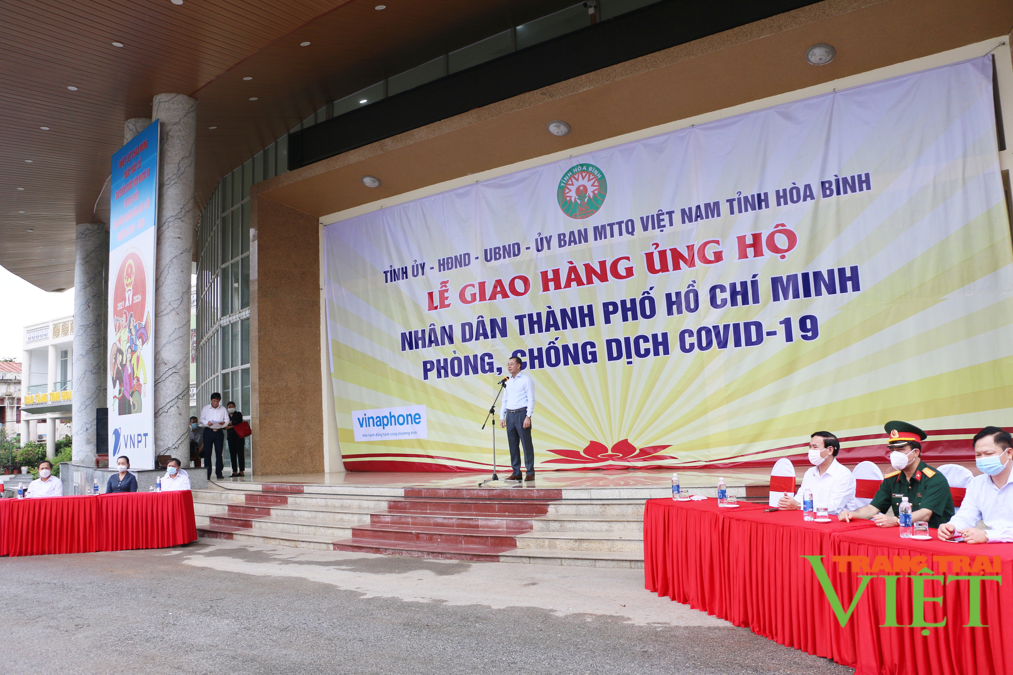 Hoà Bình: Ủng hộ tiền mặt và 300 tấn hàng hóa trị giá hơn 3,5 tỷ đồng cho TP. Hồ Chí Minh chống dịch Covid-19 - Ảnh 1.