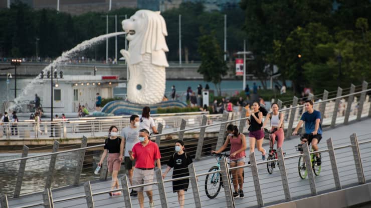 Singapore nâng dự báo tăng trưởng kinh tế khi tỷ lệ tiêm chủng đạt hơn 70% dân số - Ảnh 1.