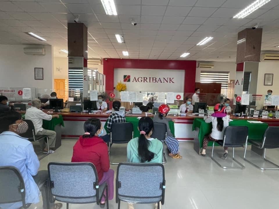 Nhân viên Agribank nhanh trí giúp khách hàng tránh được “bẫy” chuyển tiền nhận quà tặng - Ảnh 3.