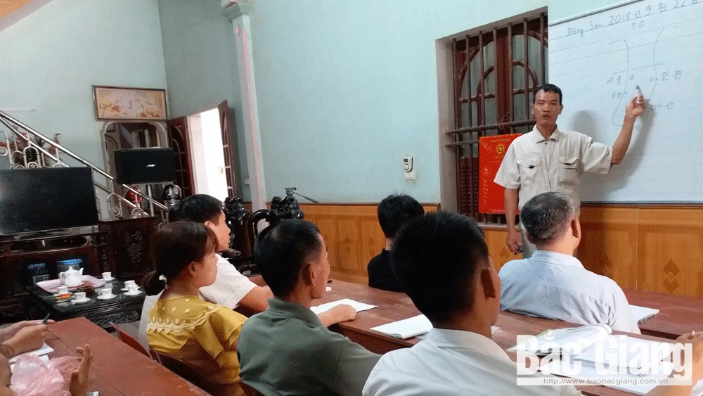 Bắc Giang: Một chi hội trưởng nông dân mở lớp dạy học tiếng Hàn Quốc miễn phí  - Ảnh 1.