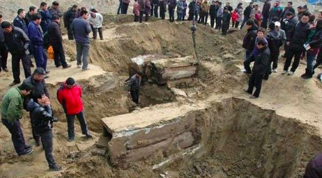 Khai quật mộ cổ Trung Quốc: Tử thi đột ngột 'biến dạng' khiến các nhà khảo cổ khiếp sợ - Ảnh 2.
