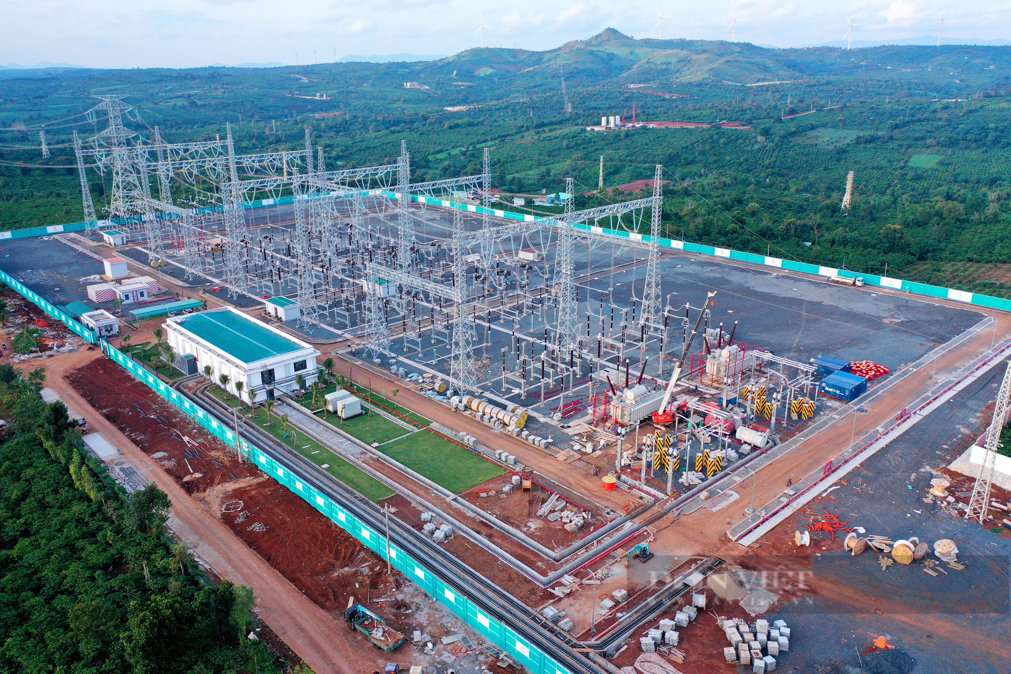 Đắk Lắk: Đóng điện thành công đường dây 500kV dự án điện gió 16.500 tỷ đồng - Ảnh 1.