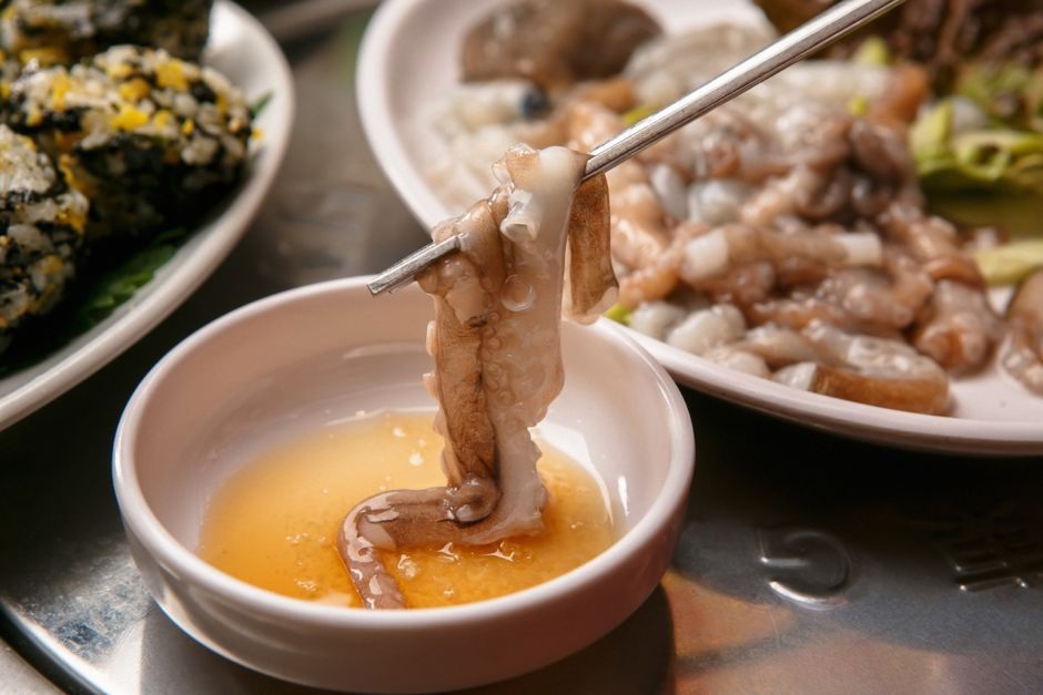 Những món ăn &quot;siêu kinh dị&quot;, có món ăn vào... dễ tử vong ở Hàn Quốc - Ảnh 2.