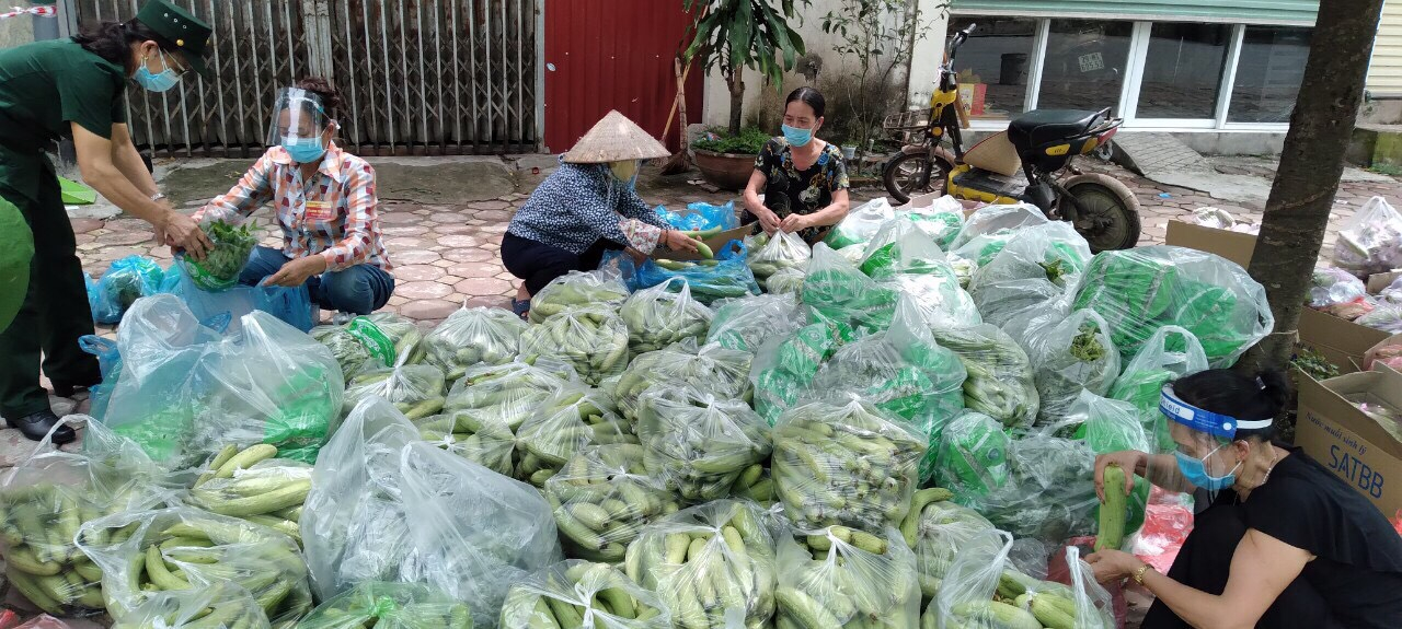 Dịch Covid-19: Hội Nông dân Bắc Giang tặng mỳ Chũ đặc sản cho nông dân Hà Nội - Ảnh 4.