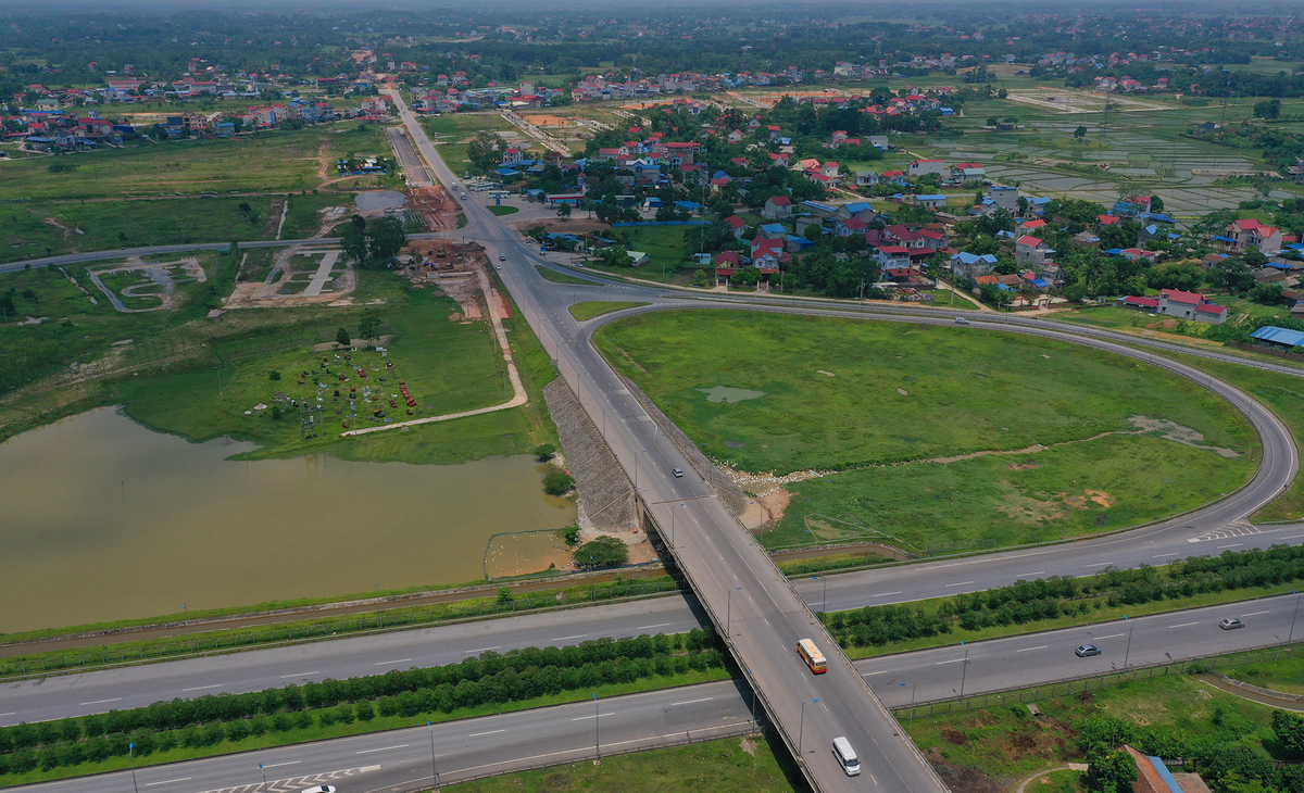 Chủ tịch tỉnh Thái Nguyên yêu cầu đẩy nhanh tiến độ khởi công dự án đường liên kết vùng - Ảnh 1.