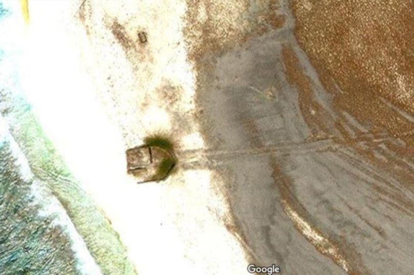 Phát hiện 'vật thể bay không xác định' hạ cánh xuống hòn đảo Starbuck ở Ấn Độ Dương - Ảnh 1.
