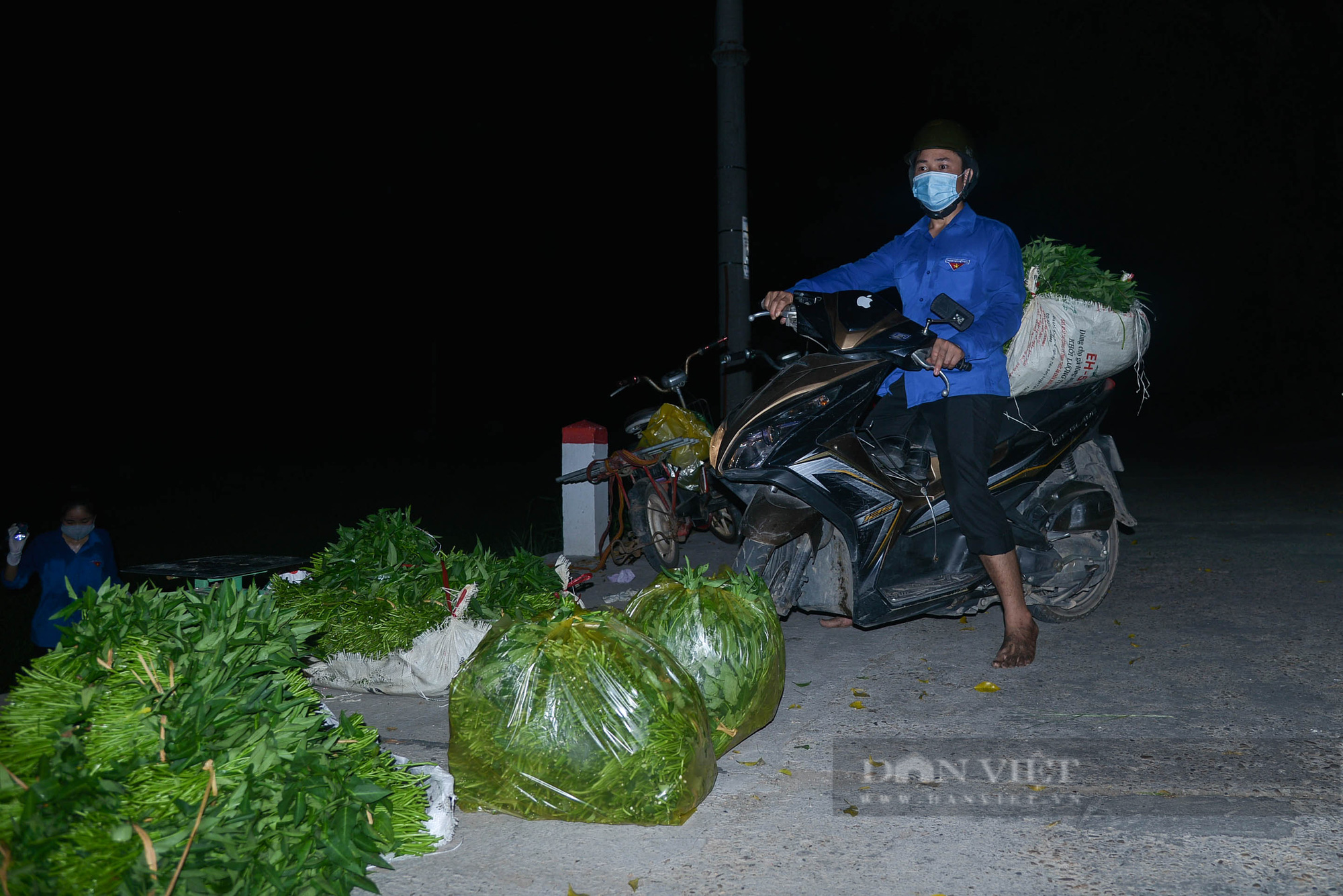 Dấu ấn mạnh mẽ của màu áo xanh tình nguyện trên mặt trận chống dịch Covid-19 - Ảnh 13.