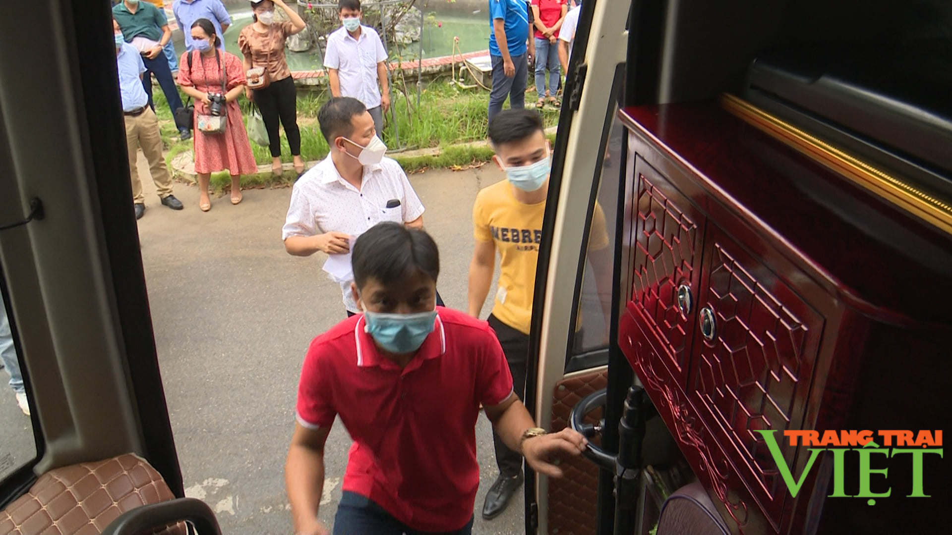 Hoà Bình: Cử 20 y, bác sỹ lên đường hỗ trợ phòng chống dịch Covid-19 tại tỉnh Đồng Nai - Ảnh 2.