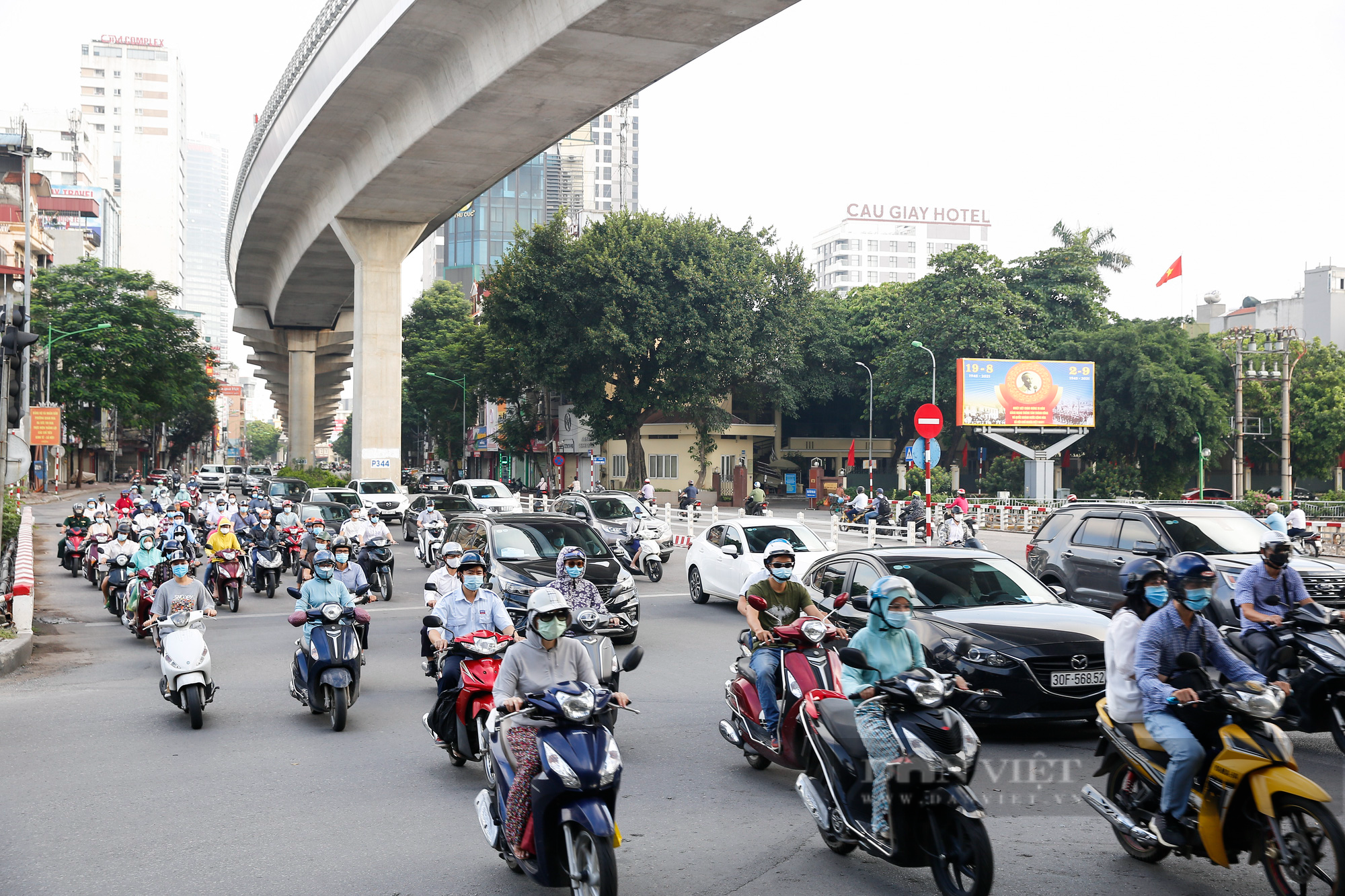 Ngã 4 đường phố Hà Nội: Với những khung cảnh lãng mạn và đầy thơ mộng, những hình ảnh về ngã 4 đường phố Hà Nội sẽ khiến bạn phải trầm trồ ngưỡng mộ. Đây chính là nơi tập trung nhiều những con phố đẹp nhất của thủ đô, và đem lại cho bạn nhiều trải nghiệm tuyệt vời khi ở đây.
