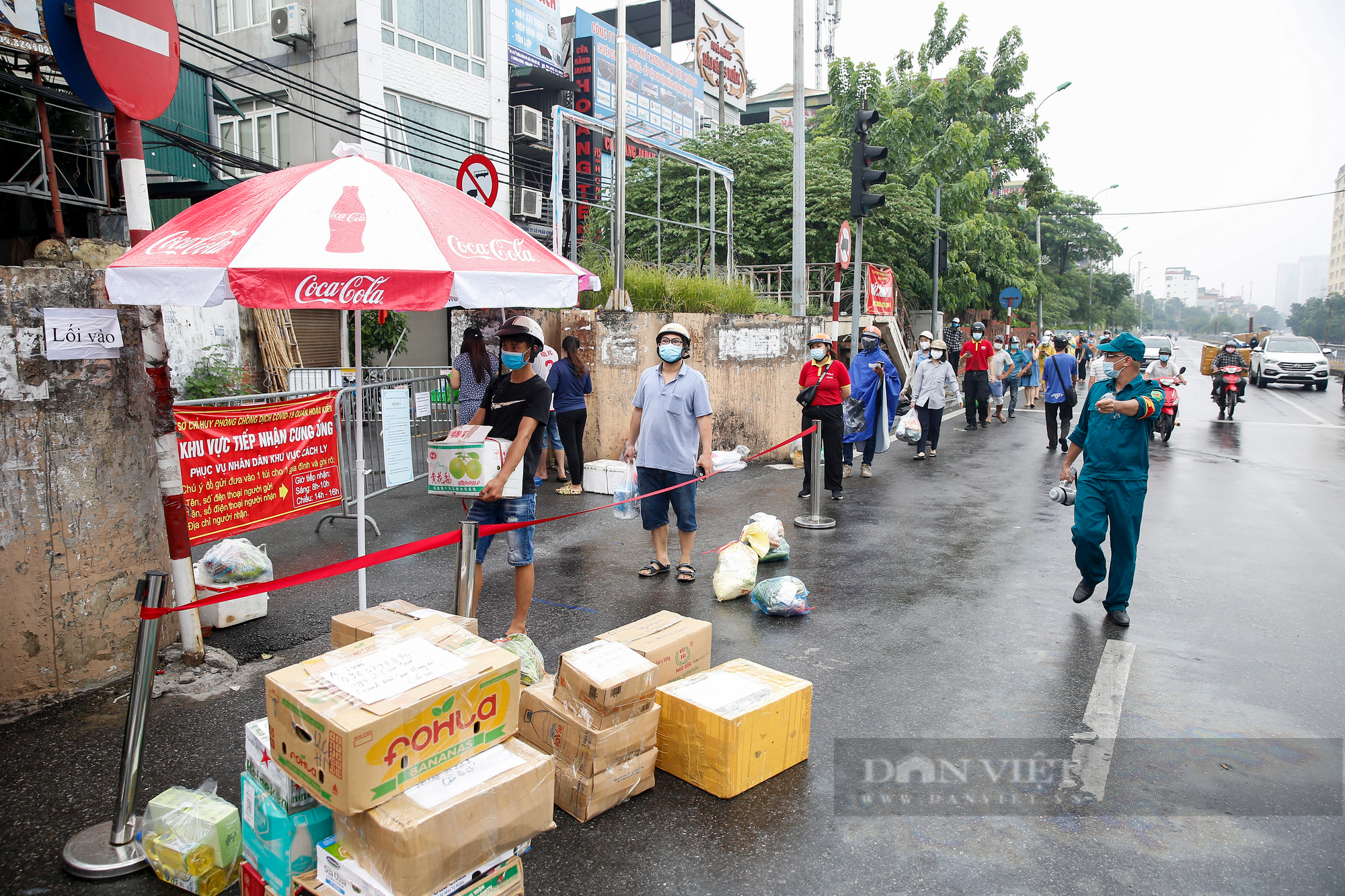 Hà Nội: Từ 0h ngày 16/8, cơ sở kinh doanh dịch vụ, hàng hóa thiết yếu phường Chương Dương được hoạt động trở lại - Ảnh 1.