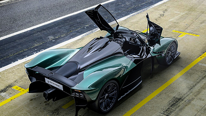 Aston Martin Valkyrie mui trần &quot;trình làng&quot;, khung thân bằng vật liệu carbon - Ảnh 2.