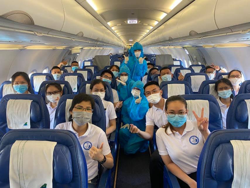 Bamboo Airways điều chuyên cơ đưa đoàn y bác sĩ ĐH Y Dược Huế tiếp viện Đồng Nai chống dịch - Ảnh 5.