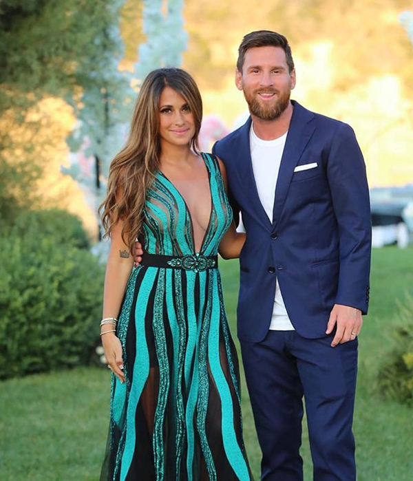 Ăn mừng bán hơn 1 triệu áo đấu, Messi được vợ đẹp &quot;thưởng nóng&quot; - Ảnh 6.