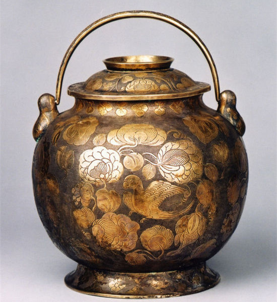 Hầm rượu cổ chứa hàng ngàn cổ vật ẩn giấu chiếc cốc 'tàn phế' lại là 'báu vật trời ban' - Ảnh 2.