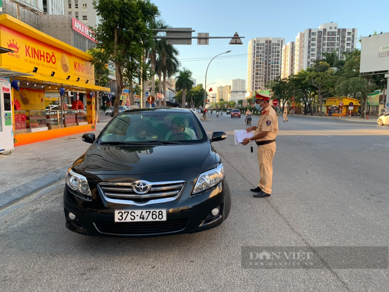 TP Vinh: Xử lý nghiêm những người ra đường không lý do, lập 5 tổ lưu động 43 chốt kiểm soát   - Ảnh 2.