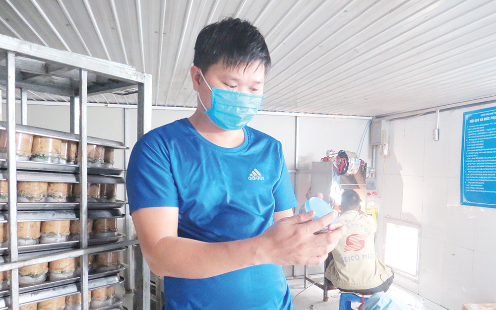 Phú Thọ: Làm giàu khác người-trai làng cầm bằng Đại học Công nghiệp về quê muối thịt chua đặc sản