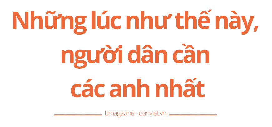 Chuyện những chiến sĩ công an &quot;quên mình&quot; chống dịch ở cửa ngõ Thủ đô - Ảnh 11.