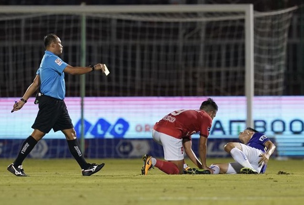 Trọng tài sai sót liên miên, bao giờ V.League có VAR? - Ảnh 5.