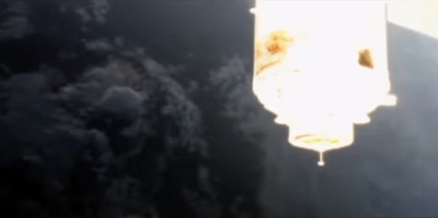 ISS phát hiện thấy UFO bí ẩn đang tiếp cận Trái đất - Ảnh 2.