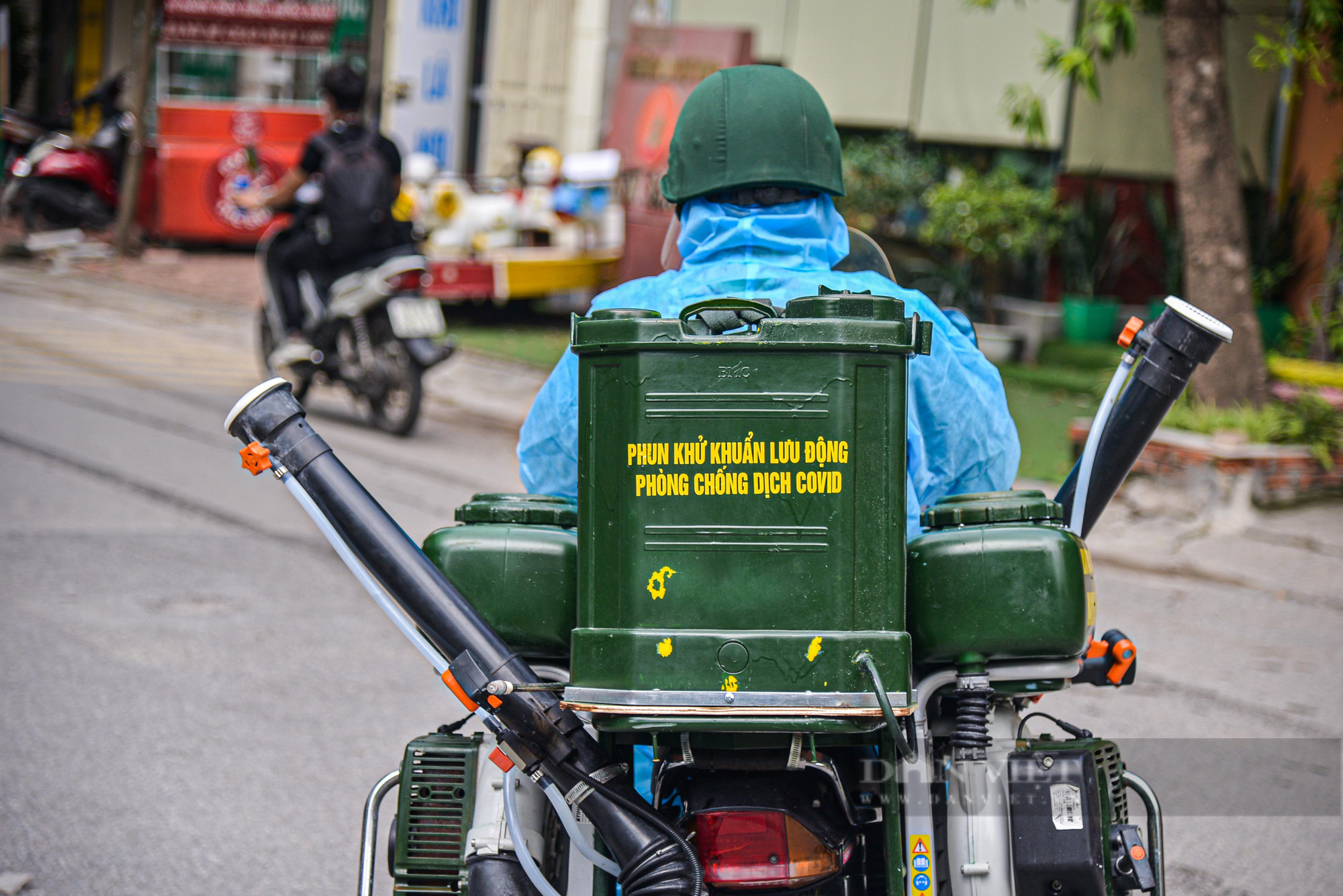 Cận cảnh xe phun khử khuẩn lưu động - Giảm thiếu tối đa sức người, tăng tối đa khả năng phòng dịch - Ảnh 11.